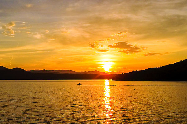 포토 JPG 해외이미지 구름 공원 호수 여행 포크 자연 아침 산 파노라마 풍경 사람없음 야외 물 파란색 태양 뷰티 반사 일출 골짜기 일몰 캠핑 하이킹 연기 숲 땅 언덕 산등성이 남쪽 넘어짐 사방 해외202310 해외포토 주간 자연요소 식기 공공시설 컬러 모션 레저 촬영기법 노을 방향 생태계 파일형식