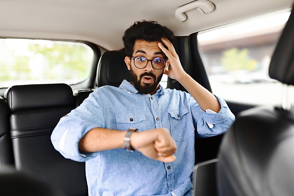 포토 JPG 해외이미지 라이프스타일 응시 남자 감정 안경 여행 비즈니스 교통시설 자동차 성공 수염 스트레스 실내 표정 한명 사람 앉기 성인 상점 운전 도시 시간 업무 비즈니스맨 클래식 공항 인도인 손목시계 고민 택시 승객 동쪽 재촉 힌두교 카피스페이스 밀레니얼 해외202310 해외포토 외국인 1 시선 잡화 종교 육상교통 시계 교통 컨셉 장신구 모션 승용차 동양인 내부 생활 경제 공백 작업 직장인 방향 시설 파일형식
