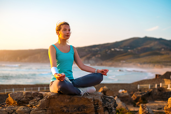 포토 JPG 해외이미지 라이프스타일 웰빙 여자 선 바다 포즈 신체 요가 청소년 자연 휴식 건강 연꽃 한명 사람 앉기 야외 여름 운동 일출 화목 침묵 고요 일몰 마음 집중 연습 명상 위치 혼자 아사나자세 해외202310 해외포토 1 계절 꽃 컨셉 모션 생활 노을 소리 요가자세 생태계 파일형식