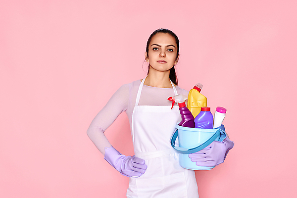 포토 JPG 해외이미지 여자 허리손 한명 들기 상반신 성인 앞모습 바구니 앞치마 청소 세제 준비 스프레이 고무장갑 성인여자한명만 해외202310 해외포토 1 뷰포인트 포즈 장갑 모션 사람 고무 여자한명만 성인여자만 파일형식