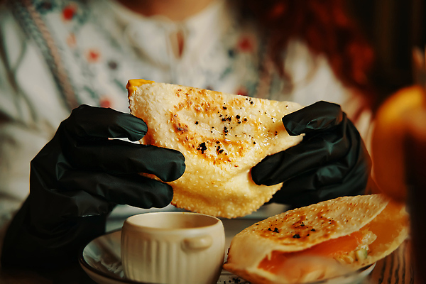 포토 JPG 해외이미지 그릇 접시 음식 장갑 채소 패스트푸드 샌드위치 건강 관리 어류 옥수수 요리 사람없음 빨간색 주방 식당 식사 저녁식사 샐러드 신선 잡기 바 맛 아침식사 상추 두루마리 그리스 서비스 메뉴 타코 점심식사 폭식 뷔페 피타 맛있는 해외202310 해외포토 식기 잡화 유럽 빵 컬러 컨셉 모션 곡류 상점 수중동물 인스턴트 파일형식