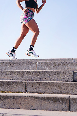 포토 JPG 해외이미지 1 라이프스타일 여자 스포츠 신체 성공 건강 한명 사람 야외 일상 세로 운동복 달리기 조깅 운동 힘 활발 에너지 성장 도시 몸무게 연습 노력 진행 달리기선수 업그레이드 적자 진짜 카피스페이스 자극 해외202310 해외포토 옷 컨셉 모션 라이프 생활 공백 육상선수 파일형식