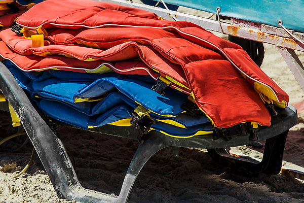 포토 JPG 해외이미지 직업 행복 산업 스포츠 바다 여행 오렌지 휴가 고글 피곤 작업복 미소 안전 사람 해변 사람없음 야외 물 여름 재킷 장비 조끼 업무 작업 보트 구출 보호 헬멧 승무원 갑판 보안 함선 선원 치프 해외202310 해외포토 자연요소 옷 계절 감정 컨셉 배_교통 과일 표정 외투 도움 보호장비 파일형식