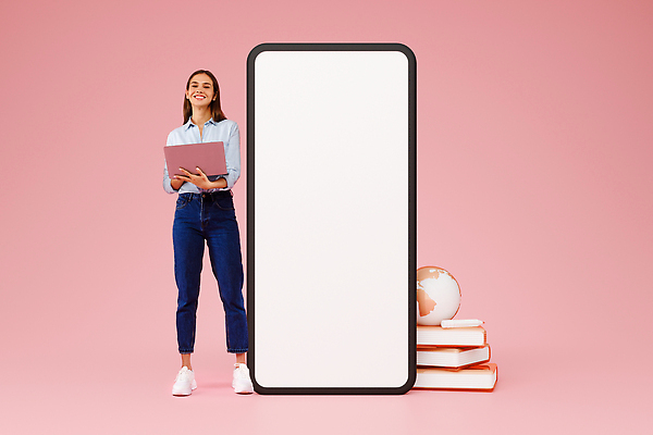 포토 JPG 해외이미지 전신 여자 분홍색 백그라운드 한명 서기 들기 성인 책 노트북 스마트폰 연필 지구본 스크린 목업 성인여자한명만 카피스페이스 해외포토 1 컬러 모션 학용품 사람 전자제품 핸드폰 스마트기기 필기구 공백 여자한명만 성인여자만 파일형식