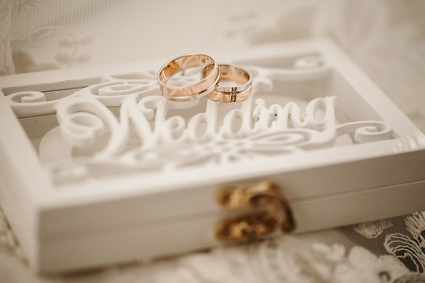 포토 JPG 해외이미지 식물 디자인 커플 여자 기념일 꽃잎 꽃 신랑 결혼 백그라운드 잎 2 꽃무늬 가족 신혼부부 자연 결혼식 관리 선물 사랑 사람없음 목재 장식 컬러풀 뷰티 장미 금속 낭만 벚꽃 흰색 축하 반지 원형 황금 고급 보석 다발 심볼 약혼 해외202310 해외포토 도형 나무 부부 감정 컬러 컨셉 무늬 재료 장신구 관계 재질 사람 이벤트 광석 생태계 약속 신혼 파일형식