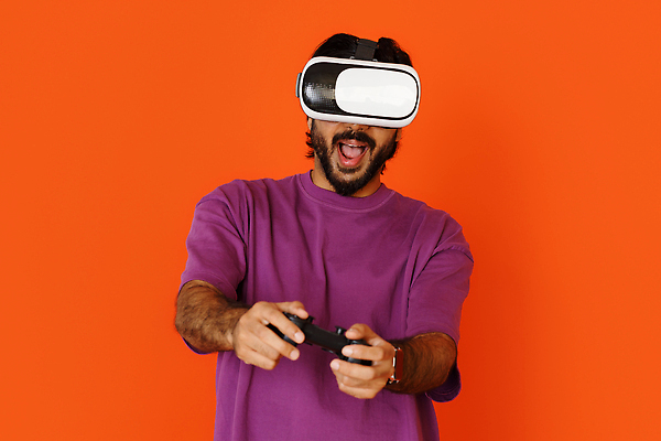 포토 JPG 해외이미지 라이프스타일 남자 행복 감정 안경 백그라운드 중동 놀이 성공 고글 한명 인종 성인 컴퓨터 헤드폰 공백 기쁨 게임 표현 잡기 막대기 이슬람교 인도인 흥분 조이스틱 동쪽 동영상 위로 게이머 고립 제어 플레이어 힌두교 가상현실 밀레니얼 해외202310 해외포토 외국인 1 잡화 나라 종교 음향기기 컨셉 모션 사람 동양인 생활 경제 전자제품 게임기 방향 파일형식