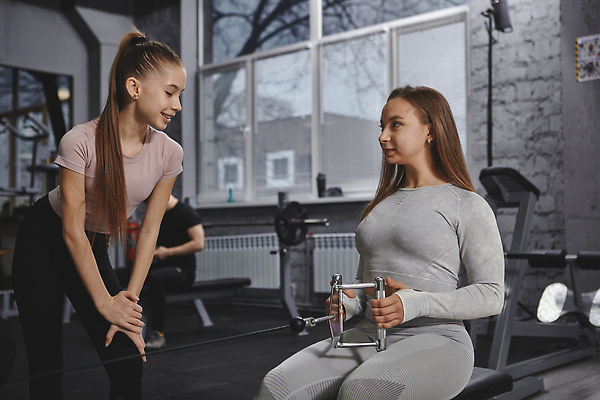 포토 JPG 해외이미지 직업 라이프스타일 교육 스포츠 운동화 신체 근육 운동선수 건강 두명 운동 강사 힘 연습 서비스 체육관 해외202310 해외포토 신발 사람 생활 파일형식