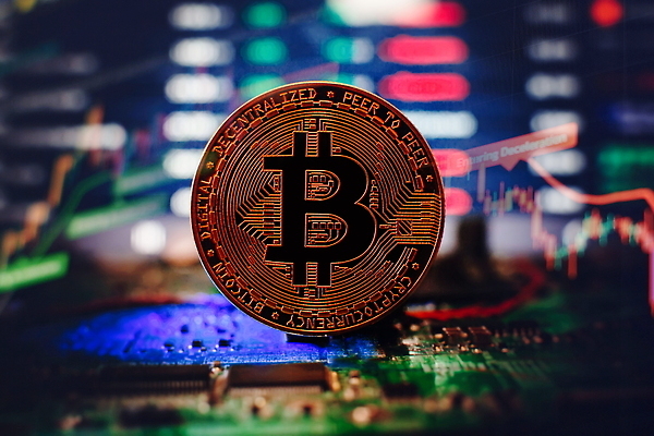 포토 JPG 해외이미지 손 백그라운드 컨셉 돈 인터넷 비즈니스 사람없음 금융 경제 스마트폰 컴퓨터 쌓기 금속 동전 검은색 거래 저축 과학기술 성장 그룹 지갑 시장 황금 암호 위험 발굴 리더 투자 시스템 토막 램 가상 해외202310 해외포토 컬러 모션 재질 기술 신체부위 전자제품 핸드폰 스마트기기 재산 파일형식