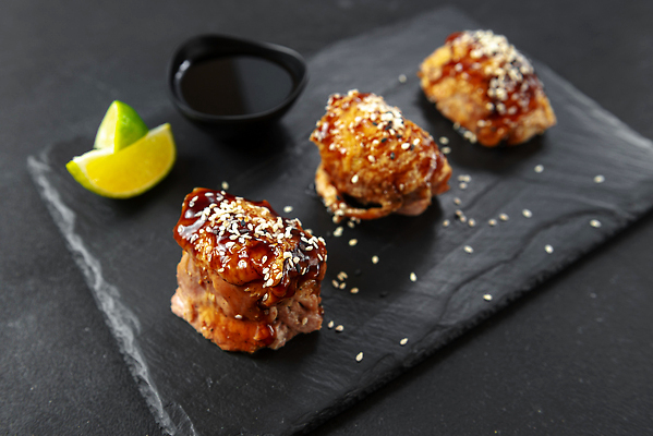 포토 JPG 해외이미지 전통 접시 음식 젓가락 태국 고추 건강 육류 요리 씨앗 동양인 사람없음 갈색 주방 일본 식사 저녁식사 치킨 중국 튀김 뜨거움 달콤 맛 그릴 먹기 깨 라임 후추 점심식사 항공촬영 대두 플랫레이 맛있는 해외202310 해외포토 식물 식기 아시아 뷰포인트 컬러 컨셉 채소 과일 식재료 모션 주방용품 수저 인종 조미료 플랫 향신료 닭고기요리 파일형식