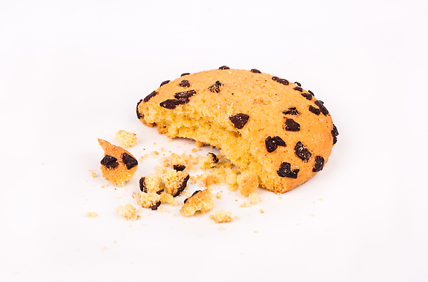 포토 JPG 해외이미지 음식 백그라운드 디저트 건조 사람없음 갈색 쿠키 초콜릿 어둠 흰색 달콤 굽기 오브젝트 싱글 흙더미 토막 고립 부스러기 페스츄리 핸드메이드 맛있는 해외202310 해외포토 빵 컬러 흙 맛 구이 파일형식 더미