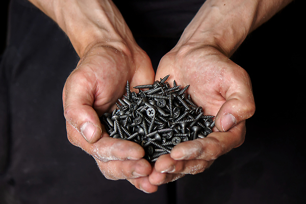 포토 JPG 해외이미지 직업 손 남자 산업 백그라운드 컨셉 지붕 노동자 사람없음 목재 금속 검은색 어둠 장비 기구 공구 나사 업무 그룹 드라이버 수리 작음 천 철 목수 오브젝트 볼트 고정 팔 건축업자 계약자 송곳 철강 하드웨어 많음 해외202310 해외포토 나무 건축 컬러 재료 재질 사람 신체부위 컴퓨터 도구 직물 작업 크기 계약 파일형식