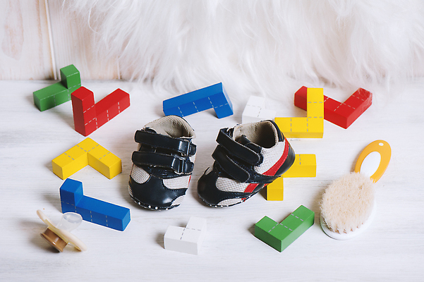 포토 JPG 해외이미지 옷 어린이 신발 컨셉 장신구 새로움 양말 슬리퍼 따뜻함 선물 소년 사람없음 장식 파란색 장난감 유행 아기 신생아 직물 쌍 편안함 작음 발자국 스니커즈 오브젝트 부드러움 걸음마 양발 스타일 해외202310 해외포토 남자 컬러 운동화 자국 모션 사람 감각 크기 파일형식