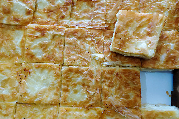 포토 JPG 해외이미지 음식 백그라운드 가지 치즈 육류 사람없음 물 빵집 원형 오븐 아침식사 퍼프 깨 페스츄리 핸드메이드 스타일 튀르키예 해외202310 해외포토 자연요소 도형 아시아 빵 채소 식재료 유제품 상점 식사 가전제품 조미료 파일형식