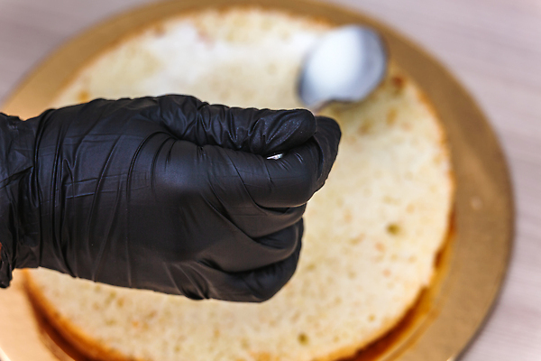 포토 JPG 해외이미지 접시 손 열매 음식 조각 재료 부분 디저트 유제품 기념 건강 사람없음 장식 빨간색 케이크 주방 빵집 우유 축하 대접 신선 생일 체리 칼 달콤 맛 아침식사 설탕 굽기 크림 코코넛 레시피 건강식 스펀지 벨로루시 페스츄리 핸드메이드 맛있는 스펀지케이크 해외202310 해외포토 식물 식기 기념일 빵 컬러 컨셉 과일 신체부위 상점 식사 구이 파일형식