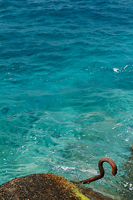 포토 JPG 해외이미지 유럽 파도 바다 컬러 자연 사람없음 초록색 물 여름 파란색 금속 검은색 바위 지중해 철 그리스 부식 암초 스플래쉬 해외202310 해외포토 자연요소 계절 나라 재질 돌_바위 생태계 파일형식