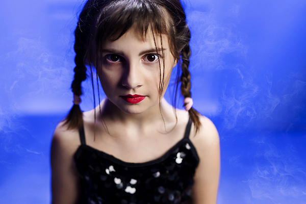 포토 JPG 해외이미지 라이프스타일 응시 여자 행복 별 얼굴 학교 성공 갈색머리 건강 한명 서기 사람 10대 유행 귀여움 흰색 신선 닫기 달콤 싱글 내추럴 소셜미디어 수요일 해외202310 해외포토 자연요소 1 헤어스타일 시선 교육 감정 컬러 컨셉 모션 청소년 생활 신체부위 맛 요일 파일형식