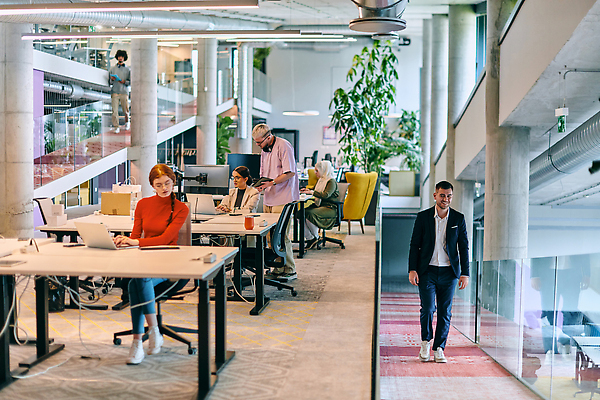 포토 JPG 해외이미지 비즈니스 사업가 통신 성공 아이디어 사람 여러명 사무실 환경 성장 작업 작업실 계획 대표 토론 분석 동료 약혼 문제 문제풀이 해결 진행 혁명 개발 시너지 의사결정 네트워킹 콜라보레이션 브레인스토밍 자극 해외202310 해외포토 직업 다수 결혼 컨셉 관계 네트워크 약속 파일형식