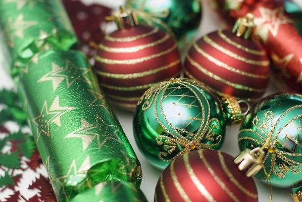 포토 JPG 해외이미지 계절 크리스마스 공 휴가 사람없음 장식 빨간색 초록색 반사 크래커 금속 축제 장식볼 흰색 황금 해외202310 해외포토 기념일 컬러 재질 쿠키 파일형식