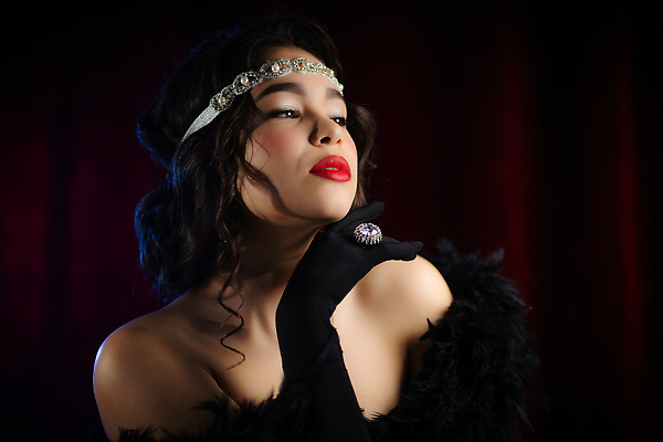 포토 JPG 해외이미지 모델 라이프스타일 헤어스타일 드레스 여자 행복 얼굴 장갑 목걸이 실내 한명 사람 성인 컬러풀 뷰티 파티 유행 우정 수확 화려 고급 우아함 미녀 복고 펑키 구식 스타일 여자만 여자한명만 성인만 해외202310 해외포토 1 잡화 옷 감정 컬러 컨셉 농업 장신구 이벤트 내부 생활 신체부위 친구 미인 파일형식