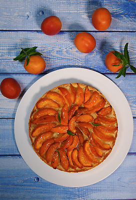 포토 JPG 해외이미지 계절 음식 백그라운드 잎 재료 탁자 디저트 건강 요리 사람없음 여름 수건 갈색 케이크 주방 어둠 빵집 껍질 직물 신선 달콤 맛 아침식사 설탕 굽기 민트 허브 크림 질감 반죽 프랑스어 항공촬영 살구 숙성 타르트 페스츄리 핸드메이드 플랫레이 해외202310 해외포토 식물 문자 빵 뷰포인트 컬러 가구 컨셉 과일 위생용품 상점 식사 플랫 구이 파이_빵 파일형식