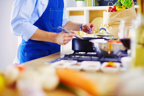 포토 JPG 해외이미지 라이프스타일 커플 남자 음식 토마토 채소 재료 가족 탁자 오이 주택 건강 관리 사랑 요리 사람 사람없음 주방 와인 요리사 식사 저녁식사 샐러드 칼 아침식사 기름 상추 자르기 준비 유기농 조리대 양배추 브런치 레시피 점심식사 루꼴라 해외202310 해외포토 직업 웰빙 감정 가구 관계 모션 주류 건물 생활 파일형식