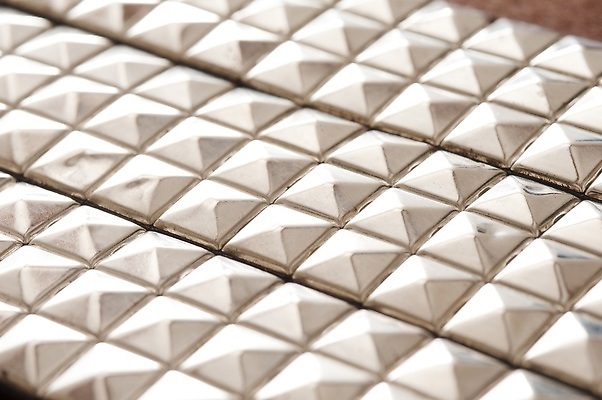 포토 JPG 해외이미지 모양 백그라운드 패턴 사람없음 빛 금속 사각형 직물 은색 피라미드 각도 기하학 해외202310 해외포토 도형 건축물 컬러 무늬 재질 랜드마크 파일형식