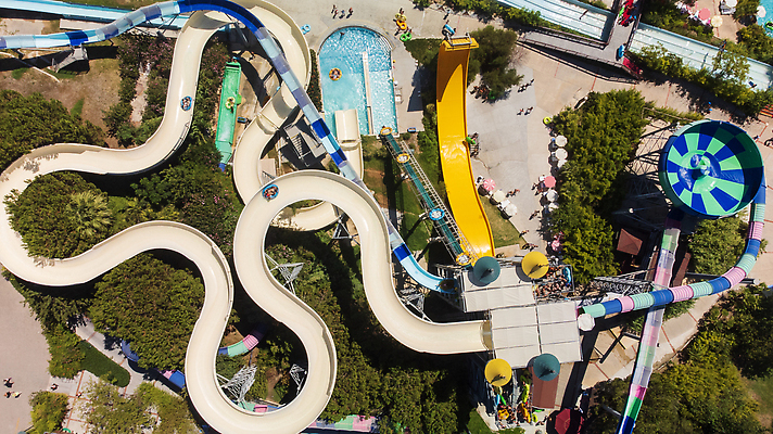 포토 JPG 해외이미지 라이프스타일 공원 행복 어린이 스포츠 컬러 여행 백그라운드 자연 놀이 휴가 안테나 사람 사람없음 야외 물 파란색 컬러풀 태양 노란색 맑음 수영 기쁨 젖음 고급 떨어짐 정상 미끄럼틀 휴양지 드론 조감도 비어있는 해외202310 해외포토 자연요소 공공시설 감정 컨셉 통신 날씨 생활 장소 수상스포츠 놀이기구 생태계 파일형식