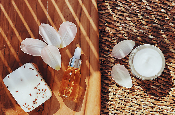 포토 JPG 해외이미지 꽃잎 사람없음 유기농 스파용품 비누 스킨케어 기초화장품 바디케어 수분크림 앰플 해외202310 해외포토 웰빙 꽃 위생용품 뷰티 스파 화장품 오브젝트 파일형식