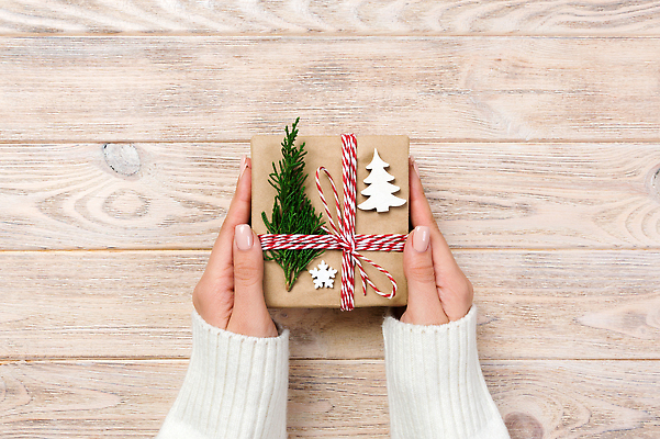 포토 JPG 해외이미지 계절 리본 종이 줄 백그라운드 컨셉 크리스마스 가방 포장 넥타이 휴가 선물 미술 사람없음 목재 장식 빨간색 쇼핑 상자 축제 놀람 재활용 도구 축하 생일 실 떨어짐 공예 주기 질감 복고 만들기 심플 패키지 수공예 짐싸기 1월 감싸기 수목 옛날 핸드메이드 해외202310 해외포토 나무 잡화 기념일 감정 컬러 재료 모션 문화예술 표정 취미 날짜 친환경 파일형식