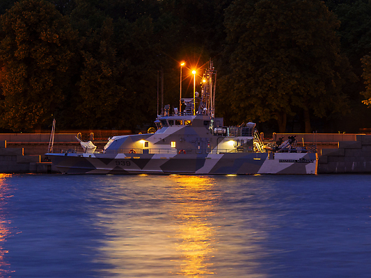 포토 JPG 해외이미지 무기 바다 여행 건축양식 교통시설 하늘 휴가 항해 사람없음 건물 물 강 뷰티 여행객 항구 축제 힘 일몰 축하 깃발 도시 보트 성 성자 보호 군용 전쟁 함선 러시아 해군 군함 육군 러시아인 옛날 전국 해외202310 해외포토 자연요소 서양인 건축물 건축 유럽 종교 교통 컨셉 배_교통 군대 사람 노을 시설 파일형식