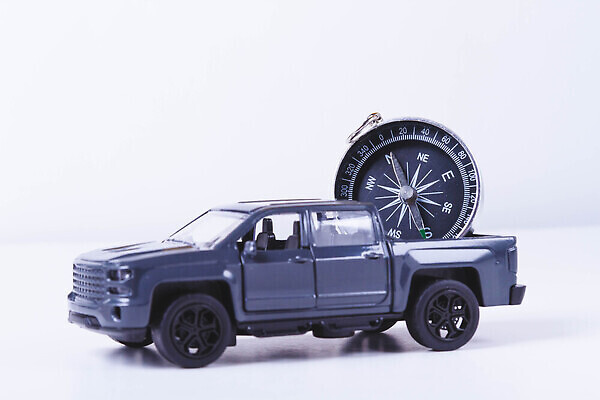 포토 JPG 해외이미지 손 도로 여행 백그라운드 컨셉 지도 비즈니스 교통시설 자동차 휴가 사람없음 야외 세계 장난감 장비 운전 수확 클래식 나침반 방향 오브젝트 네비게이션 발견 지리 해외202310 해외포토 길 육상교통 교통 농업 모션 신체부위 시설 파일형식