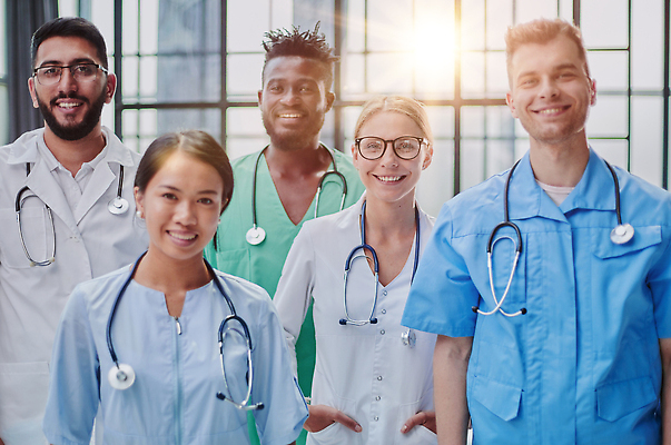 포토 JPG 해외이미지 직업 응시 과학 흑인 회의 병원 실험 말하기 대화 사람 여러명 컴퓨터 약 건강관리 방 간호사 의사 그룹 기술자 실험실 집중 과학자 생물학 미생물 공식 청사진 다민족 조제 소통 다국적 심각 약사 해외202310 해외포토 서양인 시선 교육 다수 컨셉 비즈니스 의학 모션 생물 건강 관리 전자제품 의료진 만들기 학자 파일형식