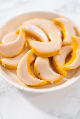 포토 JPG 해외이미지 접시 사람없음 장식 쿠키 여러개 달콤 레몬 반달모양 해외202310 해외포토 모양 식기 다수 과일 디저트 맛 파일형식