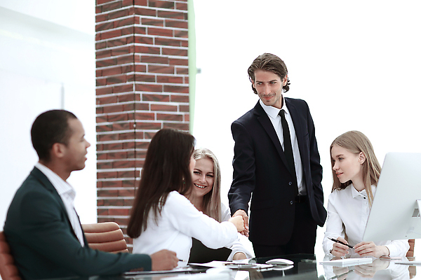 포토 JPG 해외이미지 백인 직업 여자 남자 컨셉 회사 비즈니스 사업가 통신 성공 협력 설계 노동자 악수 직장 함께함 사람 여러명 금융 사무실 믿음 거래 인사 업무 비즈니스맨 토론 고객 동료 계약 경영자 경영 지원 프로젝트 콜라보레이션 해외202310 해외포토 서양인 감정 다수 관계 손짓 경제 예절 작업 직장인 리더 파일형식