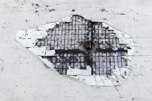 포토 JPG 해외이미지 외관 유럽 무기 벽 백그라운드 주택 사람없음 건물 손상 도시 폭발 폭탄 충돌 폐허 군용 전쟁 증거 대포 깨짐 비극 우크라이나 침범 해외202310 해외포토 건축물 나라 컨셉 군대 폭발물 파일형식