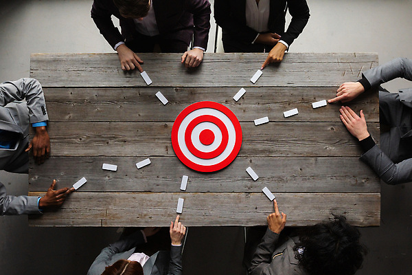 포토 JPG 해외이미지 손 스포츠 백그라운드 컨셉 회사 비즈니스 성공 회의 협력 함께함 사람 여러명 금융 사무실 경쟁 도전 흰색 가리킴 우승 업무 비즈니스맨 원형 그룹 센터 목표 계획 토론 다트판 다트 심볼 황소 조준 포인트 골 때리기 마케팅 승자 통일 브레인스토밍 해외202310 해외포토 도형 남자 컬러 다수 모션 손짓 신체부위 경제 게임 최고 작업 직장인 소 파일형식