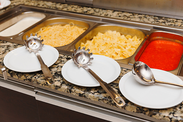 포토 JPG 해외이미지 전통 접시 음식 백그라운드 다이어트 채소 호텔 반찬 파스타 건강 집게 육류 요리 동양인 사람없음 파티 요식업 식당 식사 저녁식사 이탈리아 흰색 시골 신선 고명 선택 맛 배열 먹기 국수 매움 점심식사 뷔페 입가심 맛있는 해외202310 해외포토 식기 유럽 산업 컬러 컨셉 식재료 모션 숙소 서양음식 인종 이벤트 상점 면류 파일형식