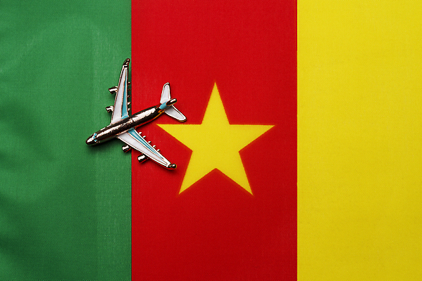 포토 JPG 해외이미지 모델 문화 여행 백그라운드 컨셉 설계 비행기 사람없음 세계 장난감 자유 깃발 공항 항공 준비 상담 휴양지 방문 예약 제안 카메룬 해외202310 해외포토 항공교통 교통시설 아프리카 대중교통 장소 파일형식