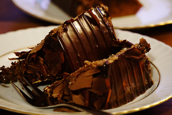 포토 JPG 해외이미지 1 접시 행복 음식 백그라운드 촛불 휴가 불꽃 디저트 기념 선물 이벤트 사람없음 장식 가로 파란색 컬러풀 파티 우주 케이크 초콜릿 얼음 빵집 흰색 축하 생일 달콤 굽기 뿌리기 크림 문학 꽃가루 반투명 핸드메이드 화상 카피스페이스 프로스팅 맛있는 버터크림 해외202310 해외포토 자연요소 식기 기념일 감정 컬러 컨셉 초 모션 불 상점 공백 맛 상처 가루 구이 제빵 파일형식