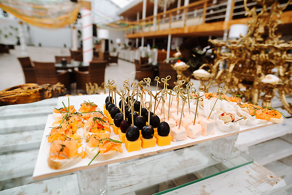 포토 JPG 해외이미지 식기 음식 결혼 잎 과일 치즈 쟁반 어류 사람없음 목재 장식 가로 컬러풀 파티 요식업 식당 식사 저녁식사 신선 우아함 카나페 해산물 서비스 준비 올리브 연어 뷔페 해외202310 해외포토 나무 식물 열매 산업 컬러 컨셉 재료 유제품 서양음식 이벤트 상점 수중동물 파일형식