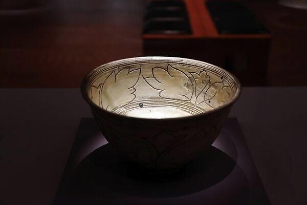 포토 JPG 해외이미지 식기 사람없음 목재 파란색 도자기 사발 토기 백자 해외202310 해외포토 나무 컬러 재료 용기_그릇 사기그릇 파일형식