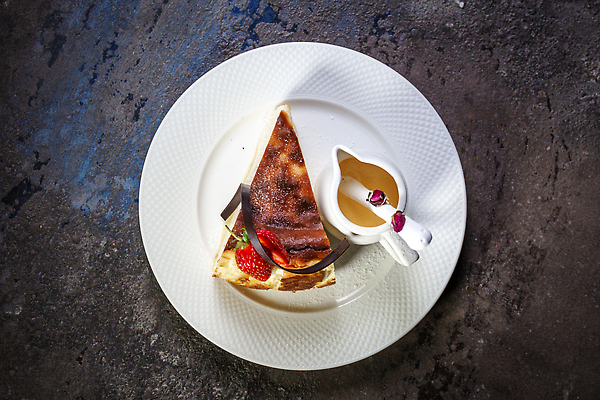 포토 JPG 해외이미지 접시 딸기 잔 사람없음 막대기 달콤 조각케이크 해외202310 해외포토 식기 과일 케이크 맛 파일형식