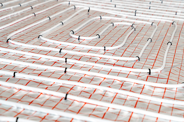 포토 JPG 해외이미지 산업 포즈 바닥 주택 실내 따뜻함 사람없음 내부 건물 물 방 장비 에너지 흰색 업무 뜨거움 플라스틱 난방기 천 아래 파이프 철사 시스템 난방 튜브 온도 땅바닥 라디에이터 배관공 설치 조작 파이프라인 공급 안락 해외202310 해외포토 자연요소 건축물 컬러 컨셉 재질 직물 작업 방향 파이프_관 위치 난방용품 파일형식