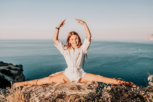 포토 JPG 해외이미지 라이프스타일 여자 행복 스포츠 바다 포즈 신체 자연 아침 휴가 휴식 건강 한명 미소 사람 성인 야외 10대 가로 여름 비키니 운동 뷰티 일출 스트레칭 연습 근육질 카피스페이스 해외202310 해외포토 주간 1 계절 수영복 감정 컨셉 청소년 근육 표정 생활 노을 공백 몸매 생태계 파일형식