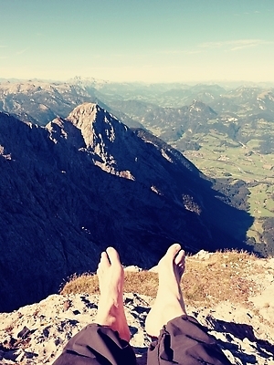 포토 JPG 해외이미지 라이프스타일 남자 실루엣 스포츠 여행 백그라운드 신발 신체 하늘 날씨 휴가 휴식 산 서기 사람 풍경 소년 사람없음 야외 여름 운동 여행객 계곡 산책 트래킹 하이킹 장비 추위 자유 엄지손가락 가을 관찰 기적 알프스 깊이 양발 전국 절정 해외202310 해외포토 계절 유럽 어린이 컨셉 손가락 모션 레저 촬영기법 건강 생활 파일형식