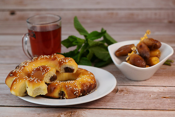 포토 JPG 해외이미지 전통 음식 디저트 사탕 요리 동양인 사람없음 쿠키 과자 빵집 축하 도움 날짜 중앙 달콤 이슬람교 설탕 굽기 반죽 대추 동쪽 폭식 고립 단식 라마단 시리아 아랍어 페스츄리 튀르키예 해외202310 해외포토 아시아 종교 빵 컨셉 중동 인종 상점 맛 구이 방향 파일형식