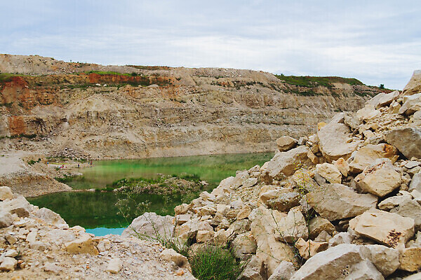 포토 JPG 해외이미지 유럽 산업 호수 여행 건축양식 자연 휴가 산 안테나 사람 풍경 사람없음 야외 건물 초록색 물 파란색 강 환경 바위 오픈 위험 천 버리기 언덕 내추럴 석회암 소비에트 지질학 채석 해외202310 해외포토 자연요소 건축물 교육 건축 나라 컬러 컨셉 통신 모션 암석 돌_바위 직물 생태계 파일형식