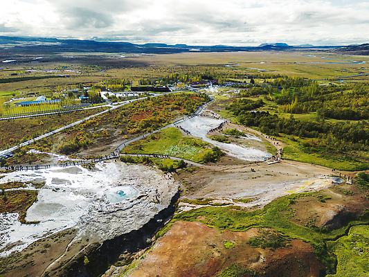 포토 JPG 해외이미지 행복 유럽 섬 여행 겨울 자연 하늘 휴가 아이슬란드 풍경 사람없음 야외 물 파란색 빛 뷰티 여행객 얼음 힘 봄 추위 뜨거움 원형 황금 떨어짐 수증기 폭발 북극 분수 빙하 화산 분화구 북쪽 랜드마크 스칸디나비아 지열 해외202310 해외포토 자연요소 도형 계절 감정 나라 컬러 컨셉 산 사람 극지방 방향 생태계 파일형식