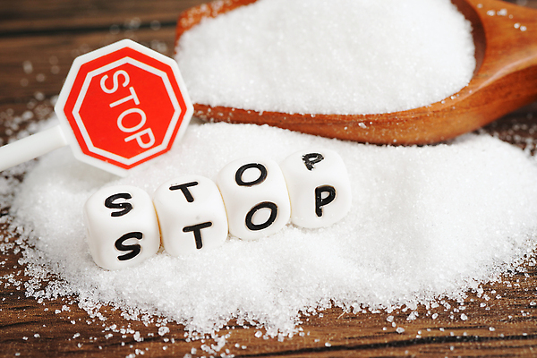 포토 JPG 해외이미지 영어 사람없음 숟가락 흰색 표지판 설탕 그만 당뇨병 해외202310 해외포토 문자 컬러 알림판 수저 질병 파일형식