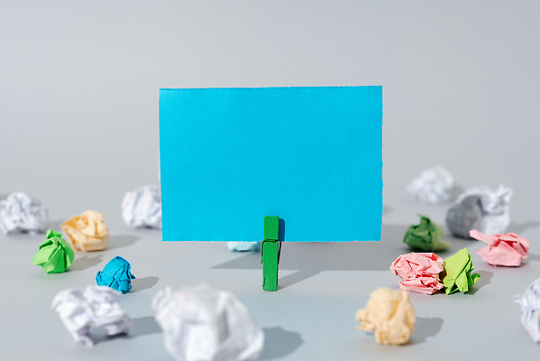 포토 JPG 해외이미지 백그라운드 사람없음 메모지 구김 종이뭉치 카피스페이스 해외202310 해외포토 종이 모션 사무용품 공백 뭉치 파일형식